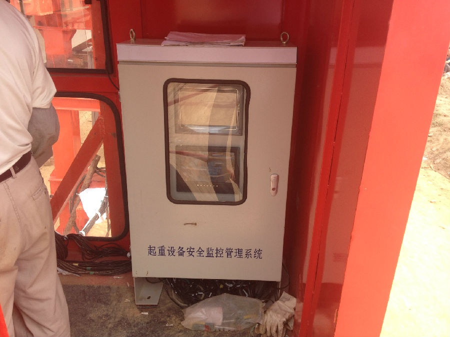 安裝架橋機(jī)安全監(jiān)控管理系統(tǒng)現(xiàn)場三