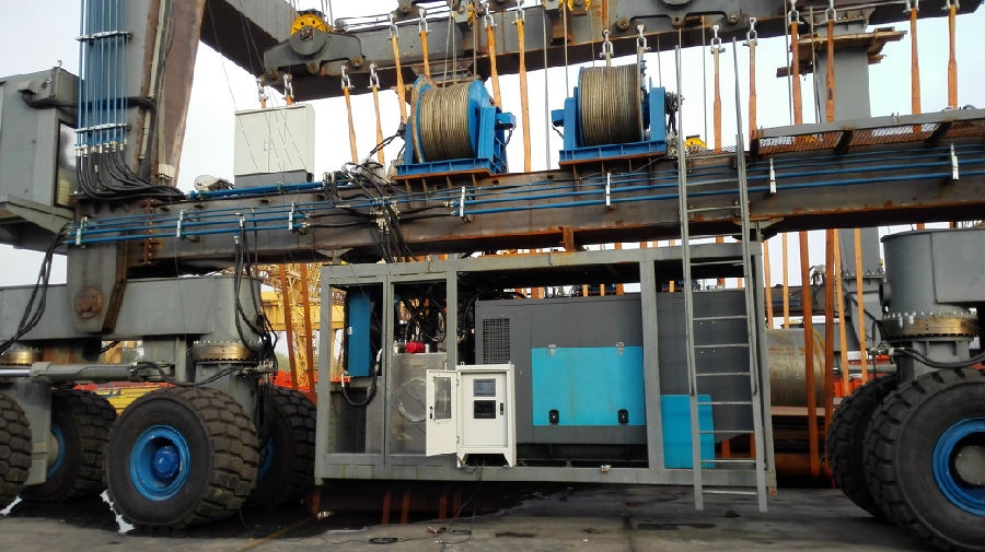 游艇吊安裝門式起重機安全監(jiān)控系統(tǒng)現(xiàn)場圖一